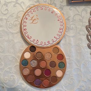 Too Faced 19 eyeshadow palette